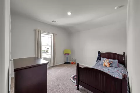 Bedroom - 6185 White Oak Leaf Loop, Conroe, TX 77303 photo 6 of 9