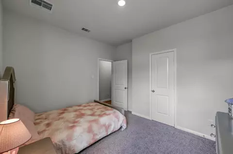 Bedroom - 6185 White Oak Leaf Loop, Conroe, TX 77303 photo 4 of 9
