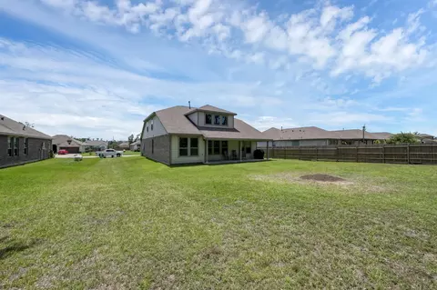 Exterior - 6185 White Oak Leaf Loop, Conroe, TX 77303 photo 7 of 9