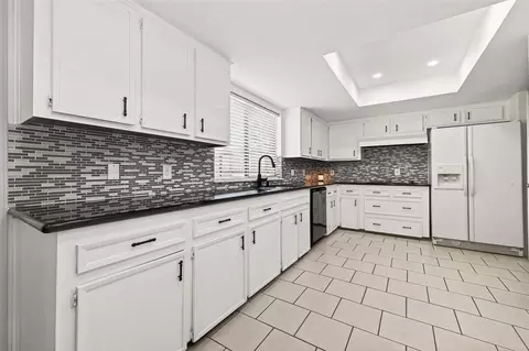 3031 Shawnee Dr, Sugar Land, TX 77479