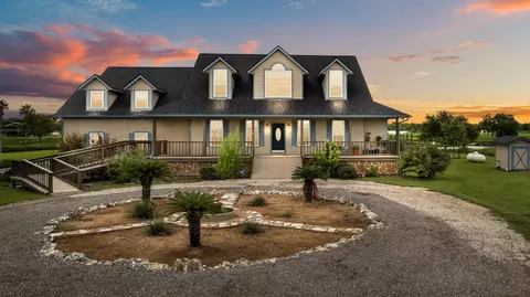 7902 S Redfish Dr, Hitchcock, TX 77563