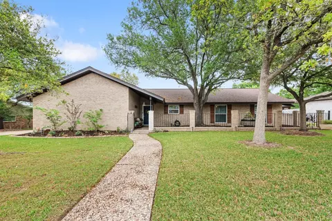 2512 Towering Oaks Dr, Bryan, TX 77802