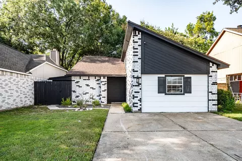 30 Crestbriar Ct, Baytown, TX 77521