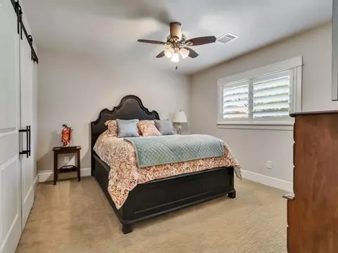 Bedroom - 9 Robin Trl, Conroe, TX 77304 photo 3 of 4