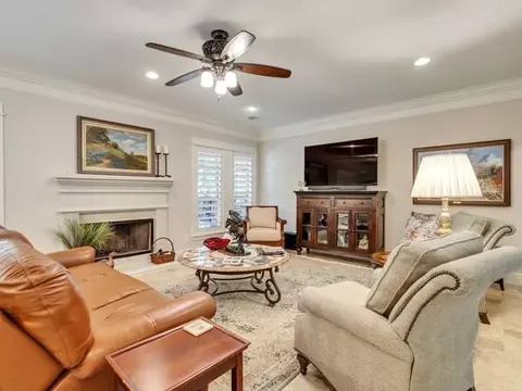 Living - 9 Robin Trl, Conroe, TX 77304 photo 2 of 2