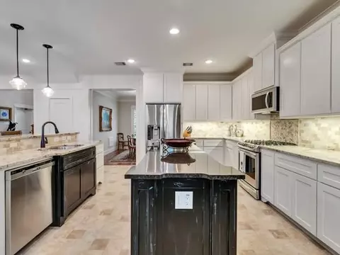 Kitchen - 9 Robin Trl, Conroe, TX 77304 photo 5 of 6