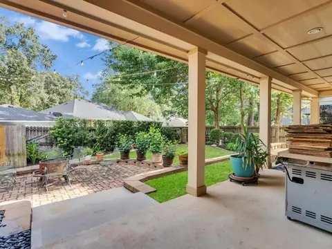 Exterior - 9 Robin Trl, Conroe, TX 77304 photo 2 of 7