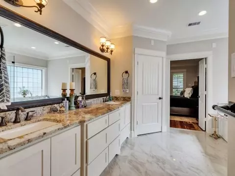 Bath - 9 Robin Trl, Conroe, TX 77304 photo 1 of 6