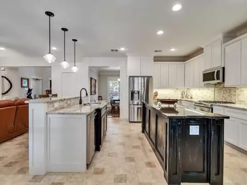 Kitchen - 9 Robin Trl, Conroe, TX 77304 photo 6 of 6