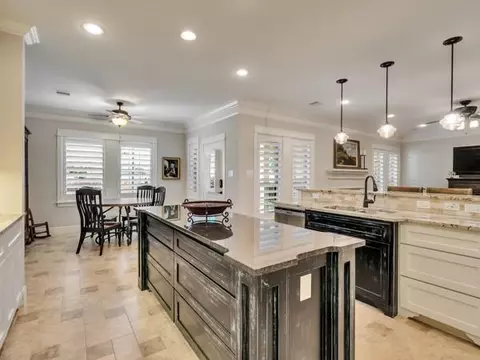 Kitchen - 9 Robin Trl, Conroe, TX 77304 photo 3 of 6