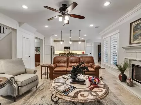 Living - 9 Robin Trl, Conroe, TX 77304 photo 1 of 2