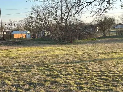 908 E Garrison Ave, Electra, TX 76360