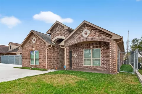 213 W Jackson Ave, Pasadena, TX 77506