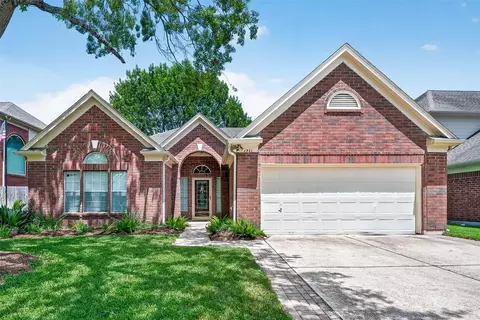 2921 Linda Dr, Pearland, TX 77584