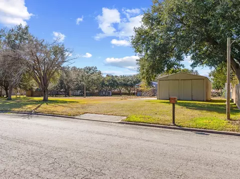 2306 Powell St, Bay City, TX 77414