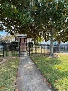 4713 Avenue R, Galveston, TX 77551