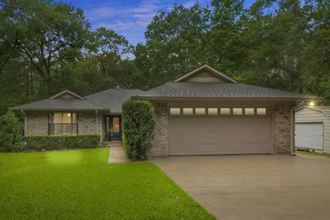 106 Wood Forest Ln, Huntsville, TX 77340