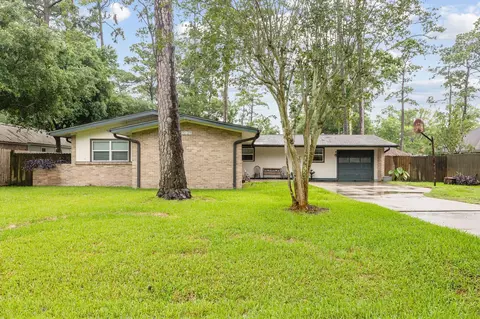 1034 Royal Oak Dr, Dickinson, TX 77539