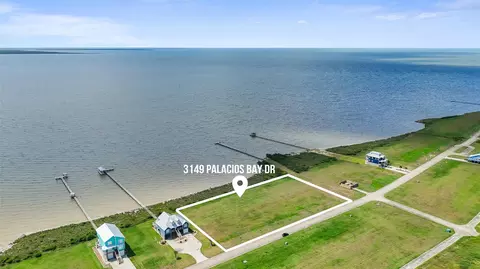 3149 Palacios Bay Dr, Palacios, TX 77465
