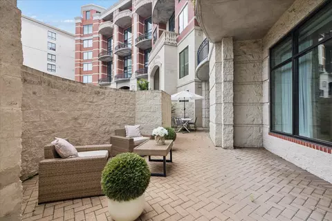 5005 Hidalgo St #210, Houston, TX 77056