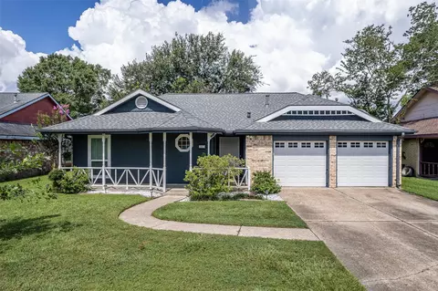 307 Enfield Dr, Highlands, TX 77562