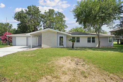 606 Meadowlawn St, La Porte, TX 77571
