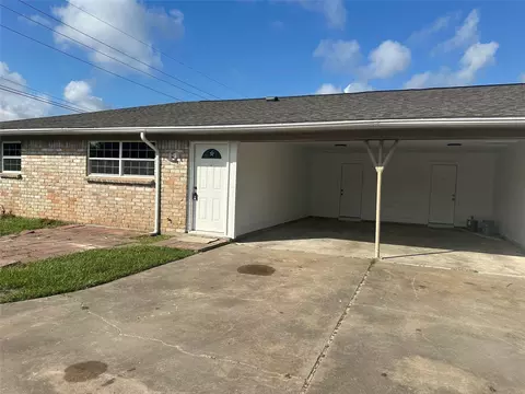 608 County Road 157, Alvin, TX 77511
