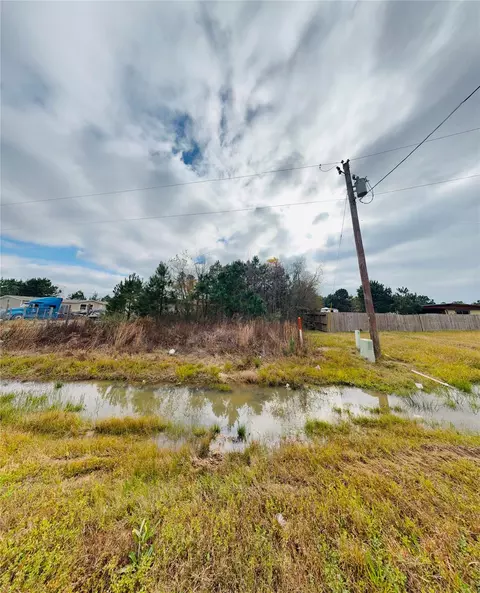53 Road 5116, Cleveland, TX 77327