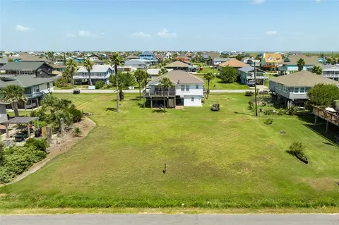 15 Lewis Scott, Jamaica Beach, TX 77554