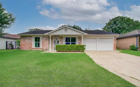 7902 La Roche Ln, Houston, TX 77036