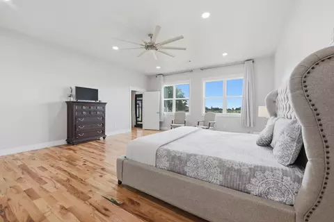 Bedroom - 11234 N Loop Rd, Brenham, TX 77833 photo 2 of 7