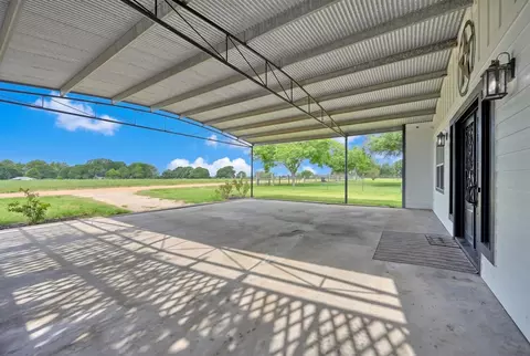 Exterior - 11234 N Loop Rd, Brenham, TX 77833 photo 6 of 7