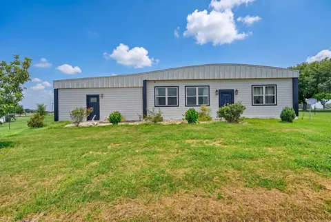 Exterior - 11234 N Loop Rd, Brenham, TX 77833 photo 2 of 7