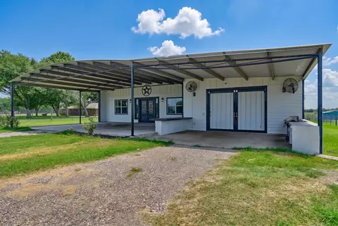 Exterior - 11234 N Loop Rd, Brenham, TX 77833 photo 3 of 7