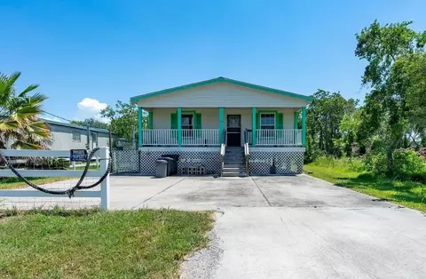 635 8th St, San Leon, TX 77539