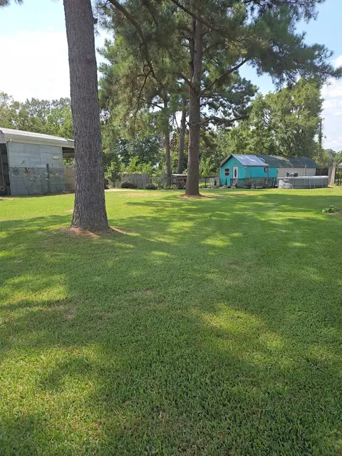 387 Davenport Dr, Livingston, TX 77351