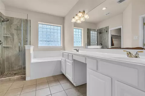 Bath - 629 Spring Forest Dr, Conroe, TX 77302 photo 1 of 3