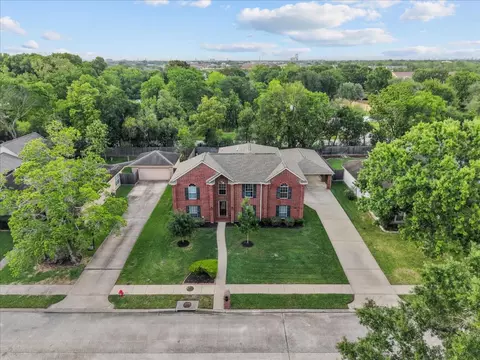 2112 Indian Blanket Dr, League City, TX 77573