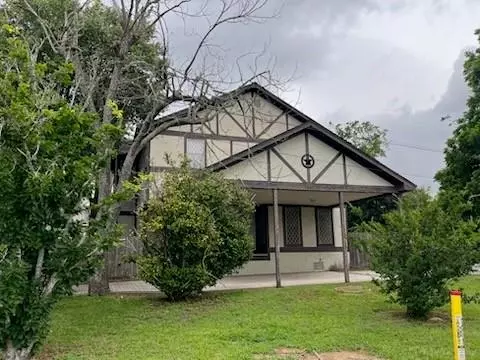 310 W Stewart St, Willis, TX 77378