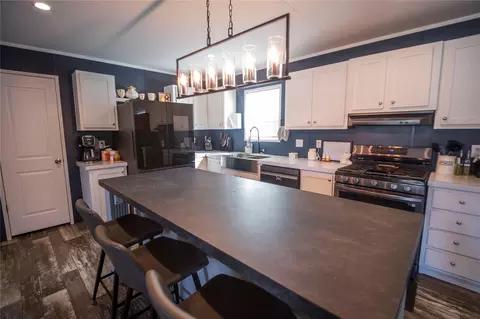 Kitchen - 5402 Five Oaks Dr, Spring, TX 77389 photo 2 of 4
