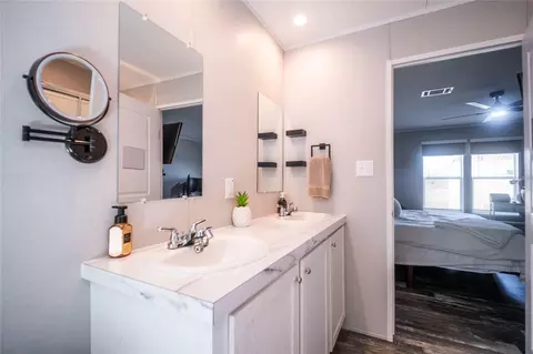 Bath - 5402 Five Oaks Dr, Spring, TX 77389 photo 4 of 6