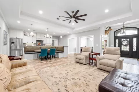 201 Hillcrest Dr, Alvin, TX 77511