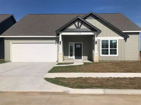 1734 Lantana Ln, El Campo, TX 77437