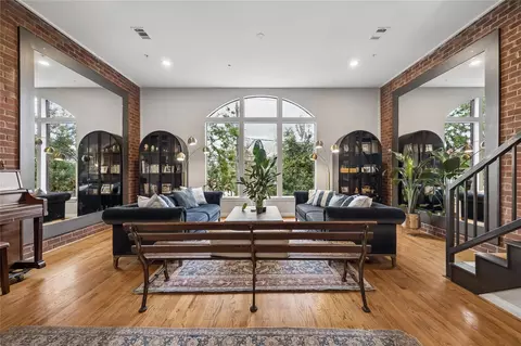 3300 Taft St #B, Houston, TX 77006