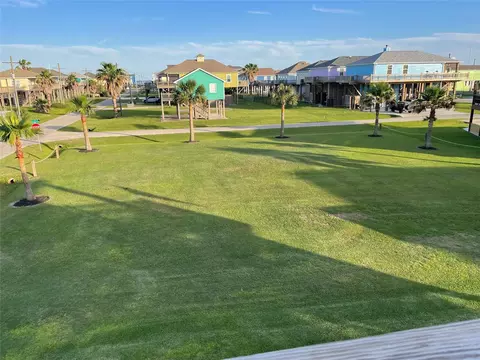 943 Gulfview Rd, Crystal Beach, TX 77650