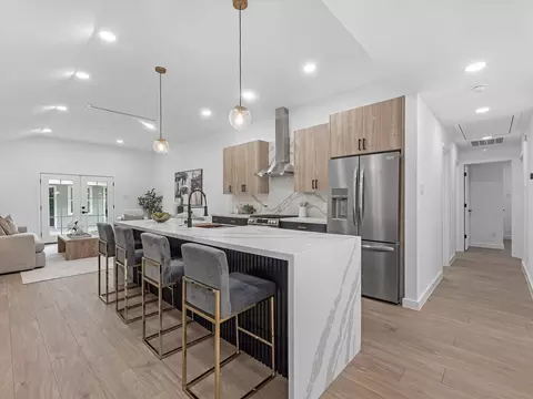 1826 Woodcrest Dr, Houston, TX 77018