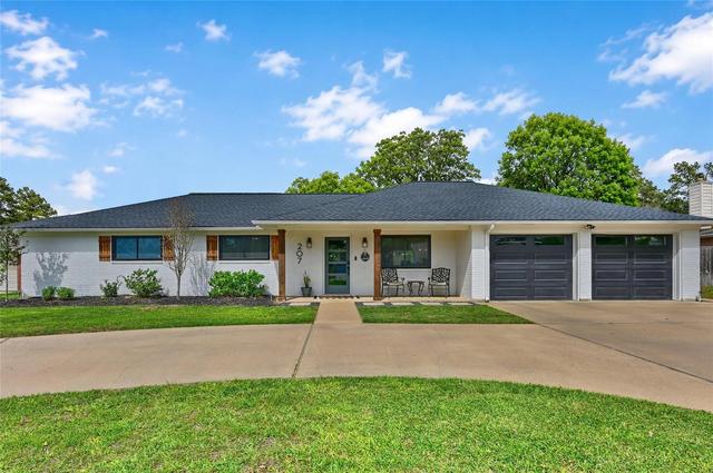 207 Briar Ridge Dr, Bellville, TX 77418