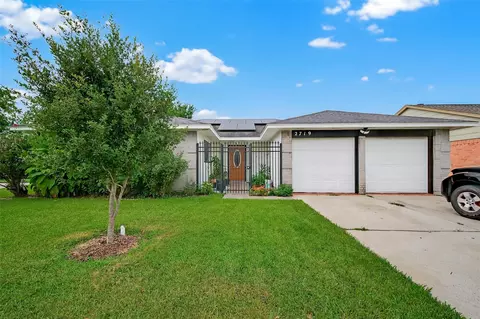 2719 Flintrock Cir, Houston, TX 77067