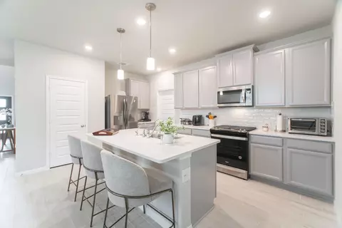 Kitchen - 17542 Rosette Grass Dr, Conroe, TX 77385 photo 4 of 5