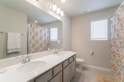 Bath - 17542 Rosette Grass Dr, Conroe, TX 77385 photo 2 of 2